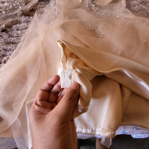 Dress with lots of beads and crystals - Picture 8 of 8